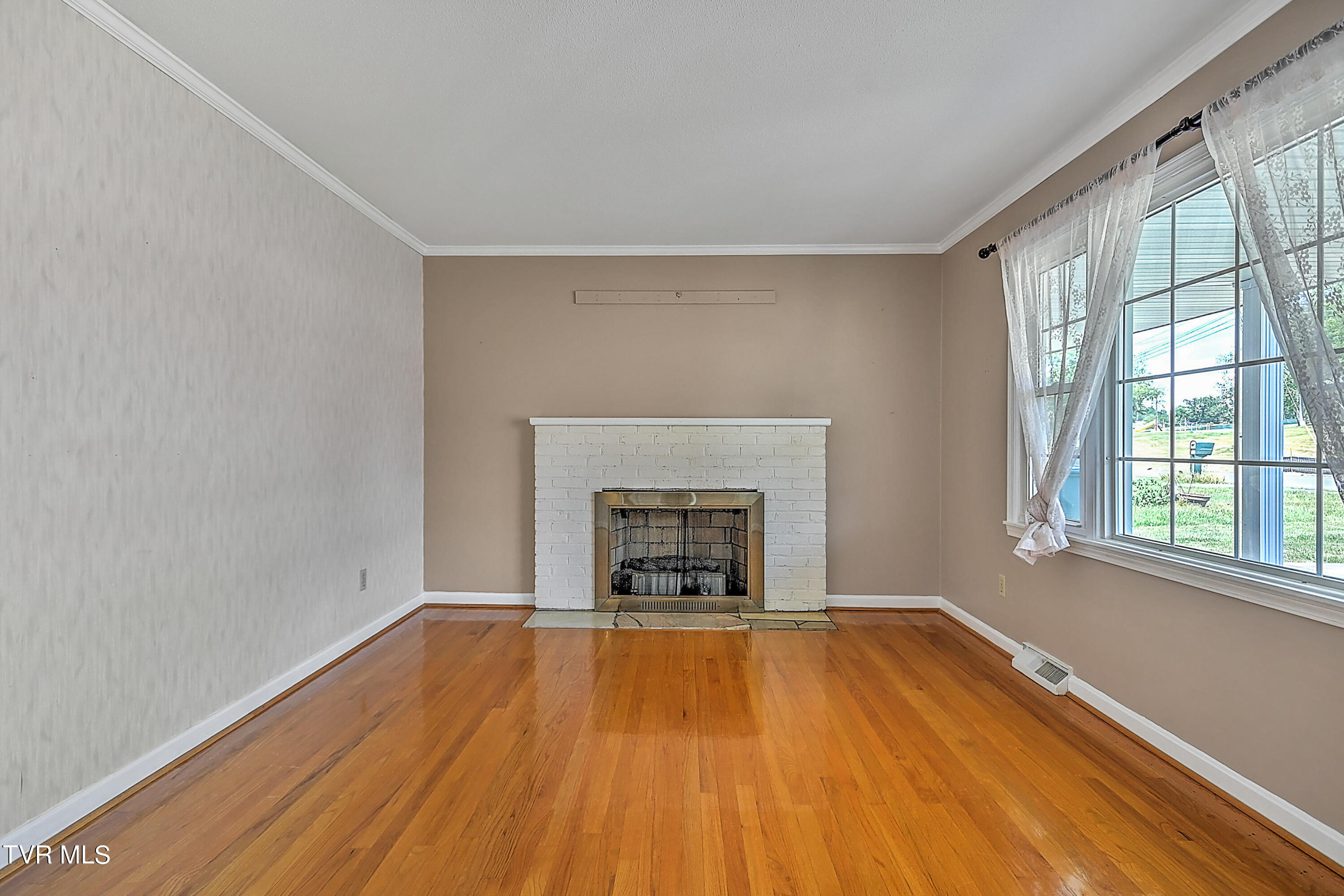 191 Grandview Road Bristol, VA 24201 - Photo 6 of 64 191 Grandview GDawg-8