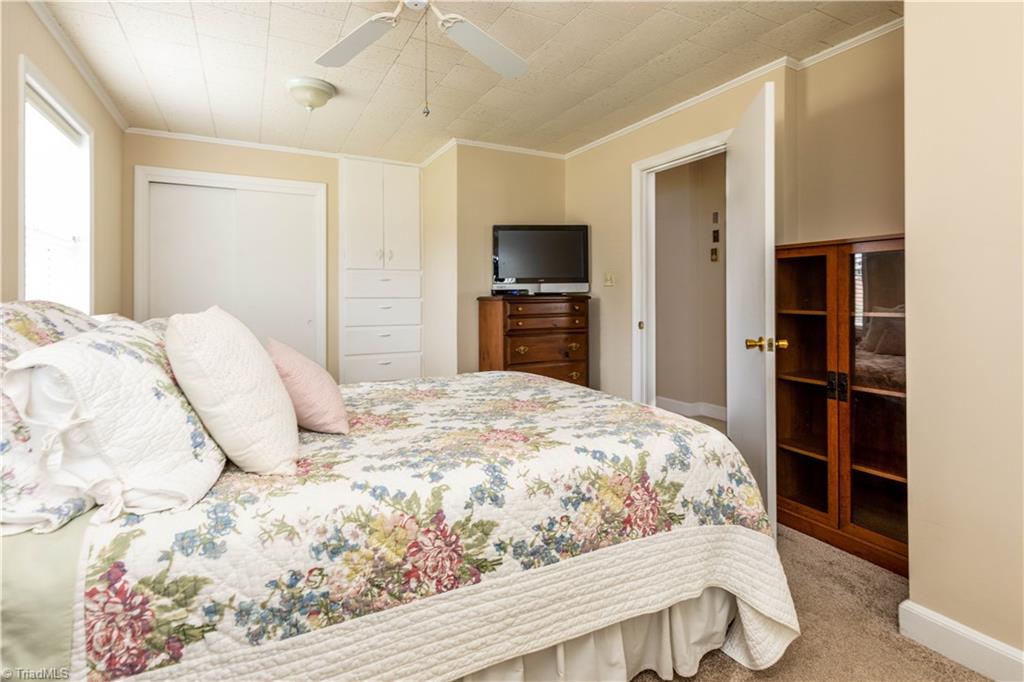 1006 Bridges Drive High Point, NC 27262 - Photo 15 of 24