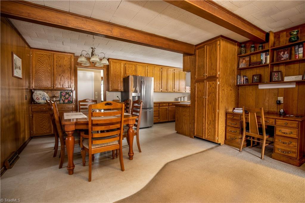 1006 Bridges Drive High Point, NC 27262 - Photo 5 of 24