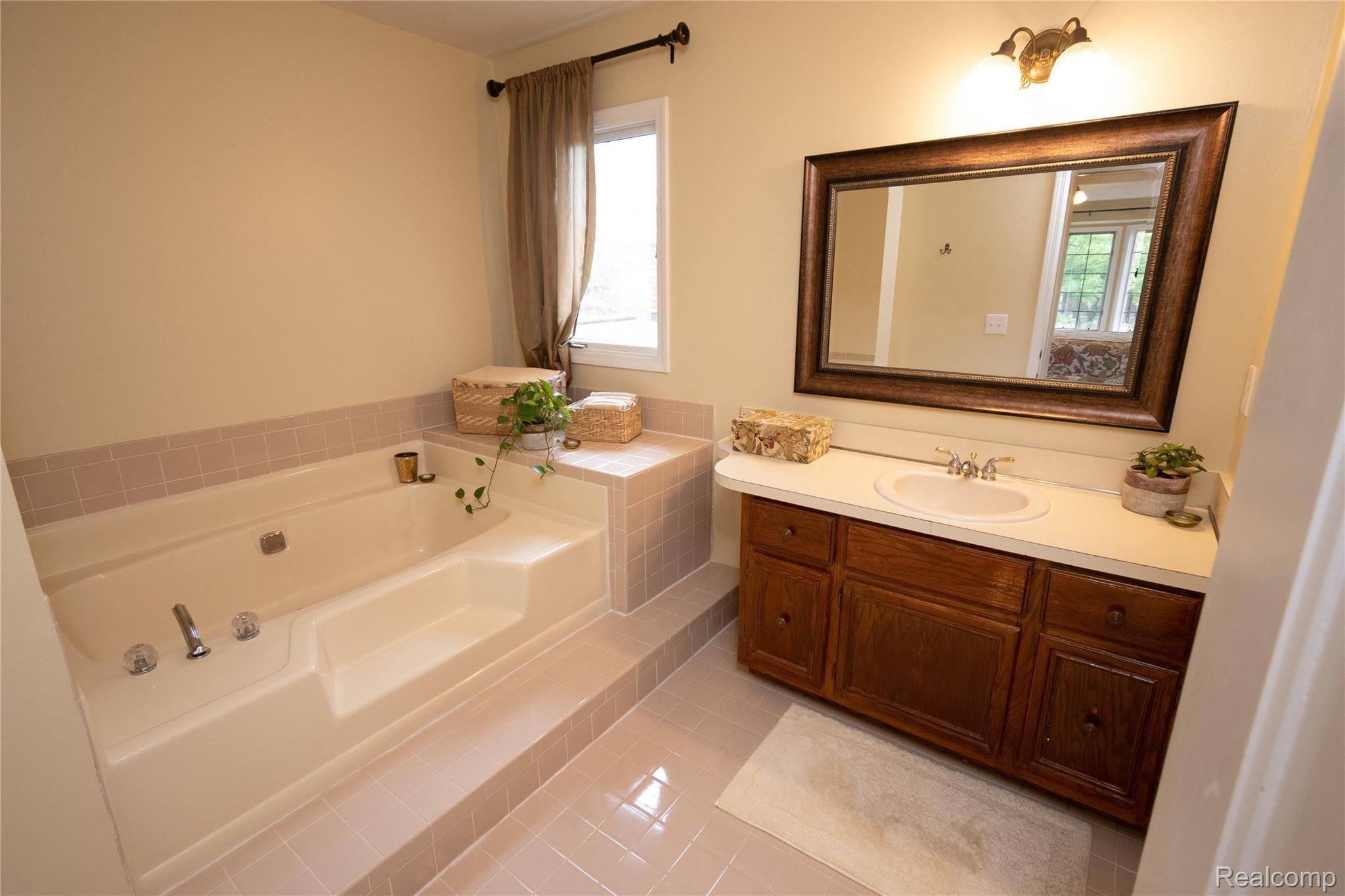 1884 Old Homestead Drive Rochester, MI 48306 - Photo 27 of 45 DSC_3353.jpg