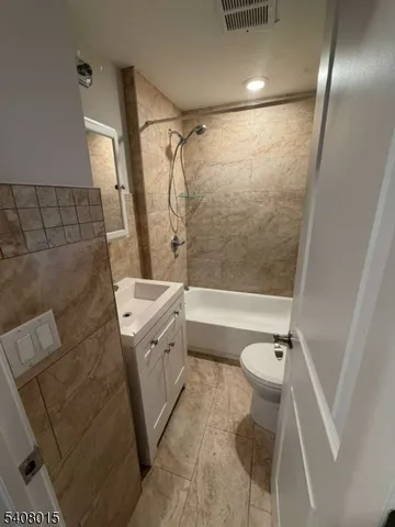 $2,800 | 144 North 8th Street, Unit 2, Hawthorne, NJ 07506