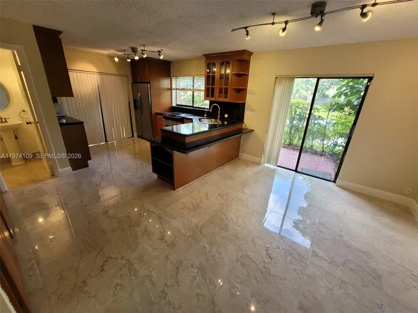 $2,800 | 6 Wimbledon Lakes Drive, Unit 252, Plantation, FL 33324