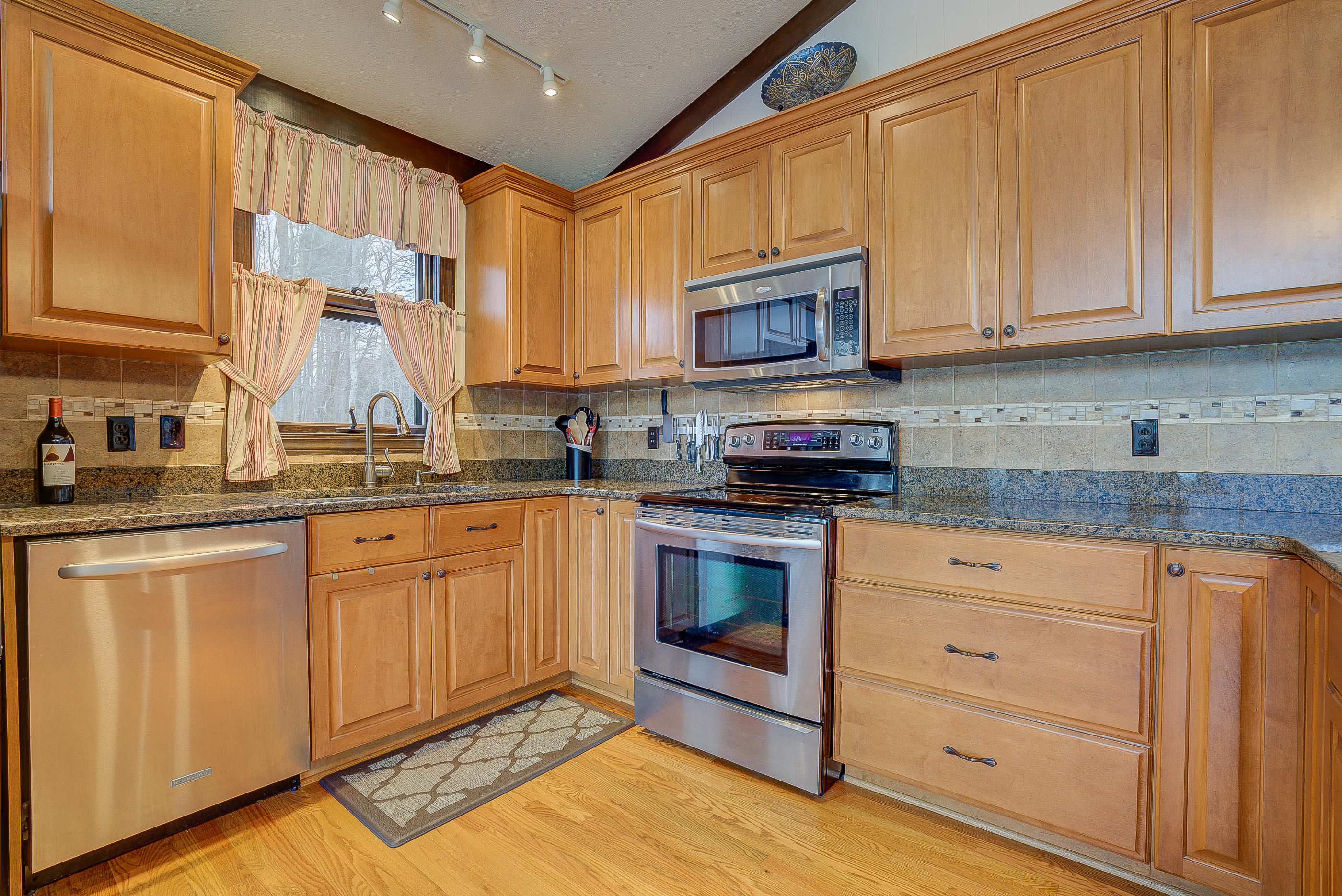 6300 Smith Mountain Road Penhook, VA 24137 - Photo 14 of 55 96
