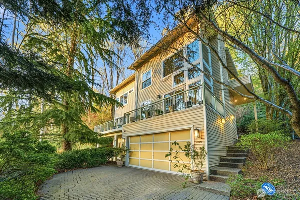 $1,175,000 | 4525 47th Avenue South, Seattle, WA 98118