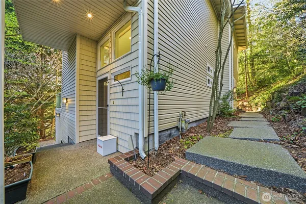 $1,175,000 | 4525 47th Avenue South, Seattle, WA 98118