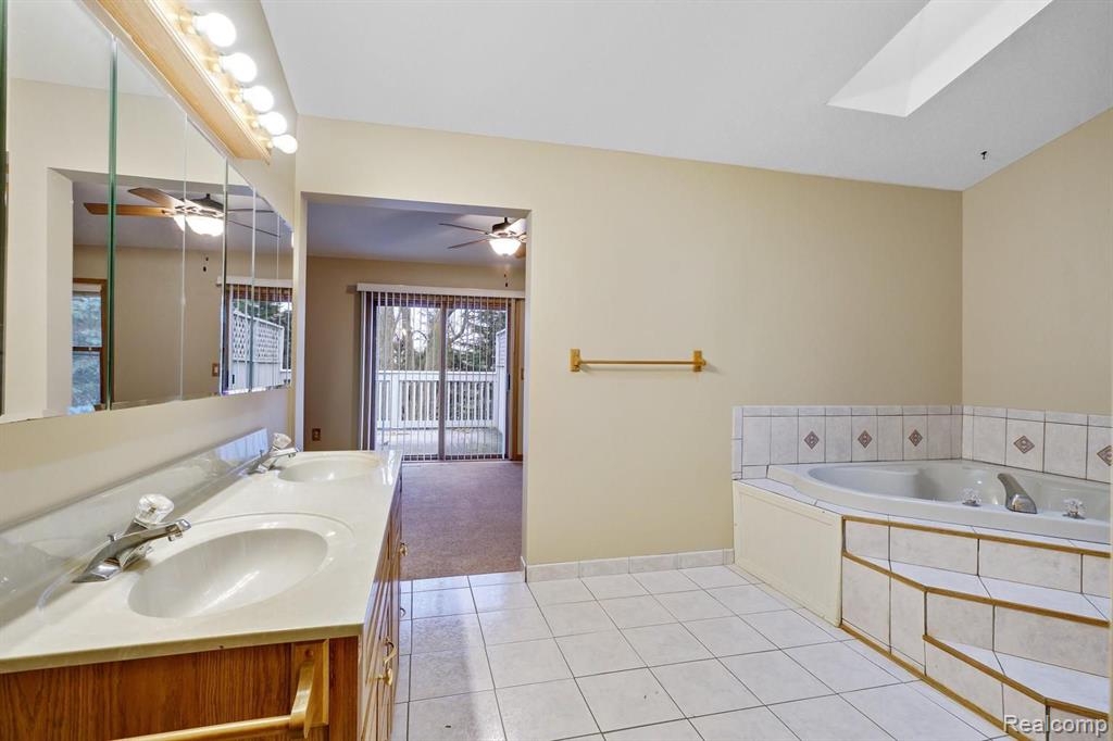 2235 Hiller Road West Bloomfield, MI 48324 - Photo 25 of 38