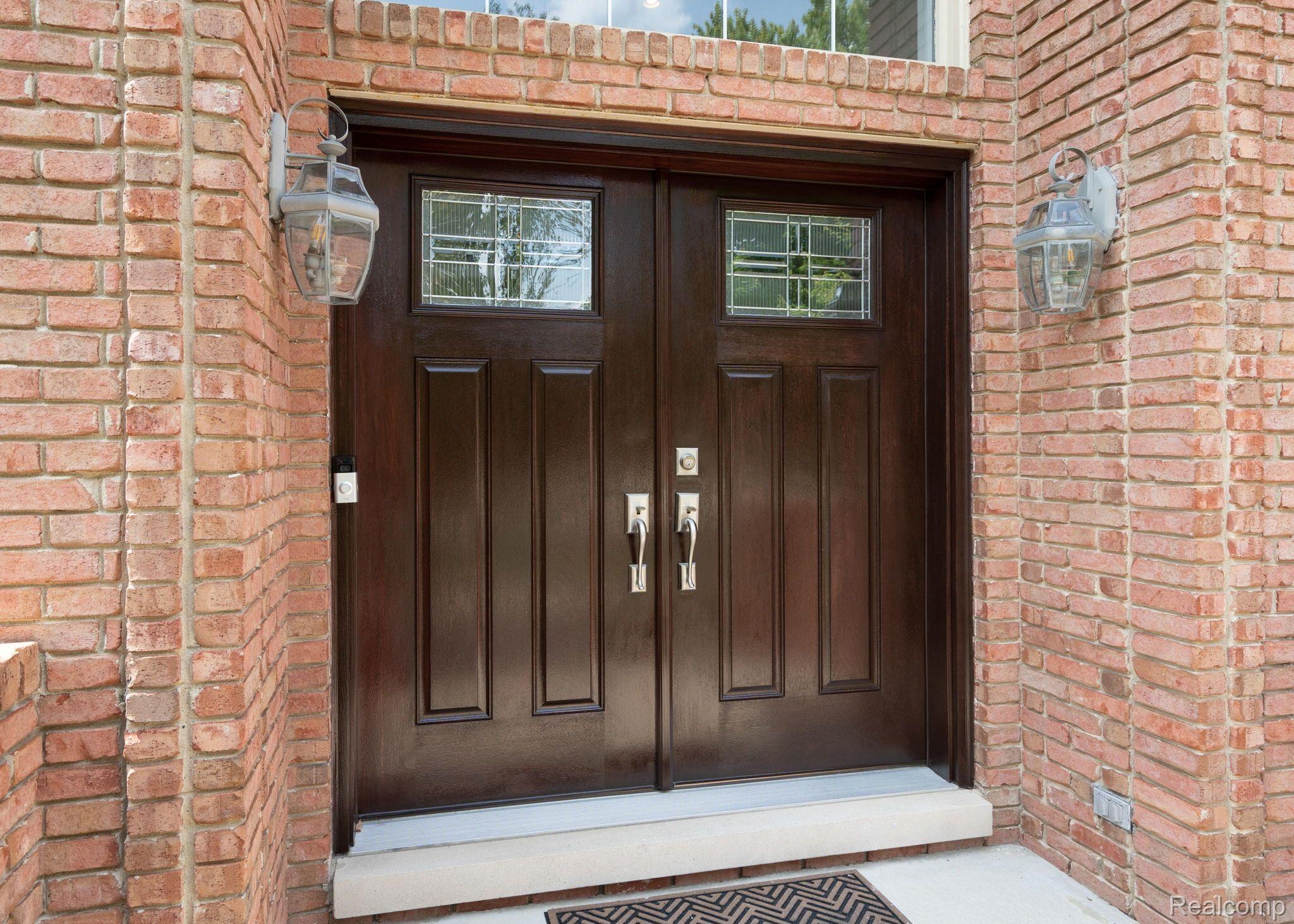 1951 Barrington Court Rochester, MI 48306 - Photo 4 of 53 Gallery Image 4