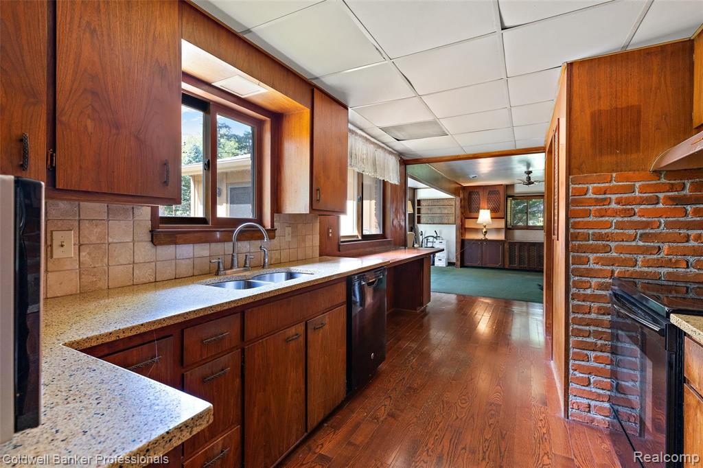 1108 Portsmouth Road Rochester Hills, MI 48309 - Photo 11 of 18