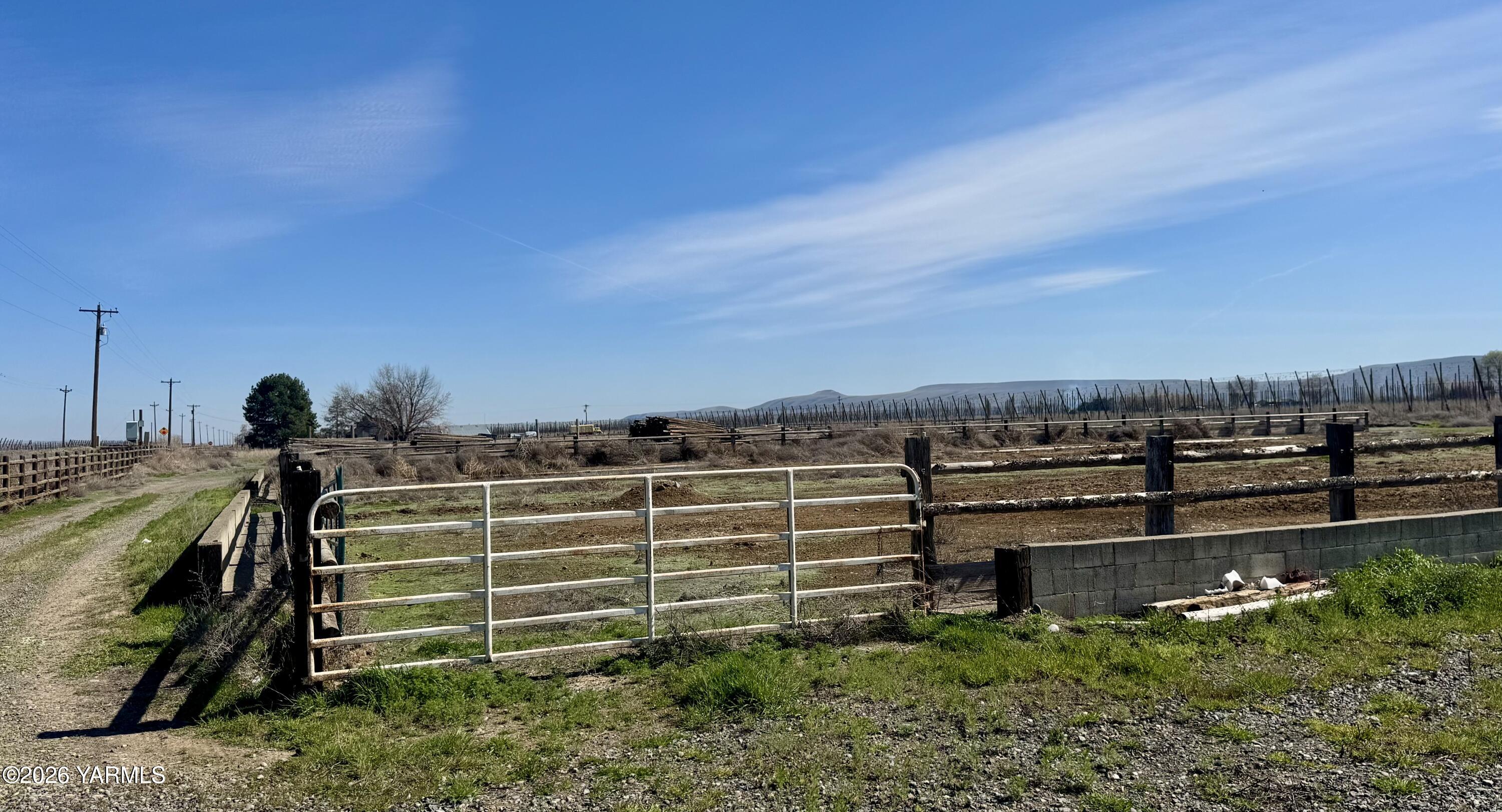 Nka Yost Road Toppenish, WA 98948 - Photo 12 of 18 Corral Area