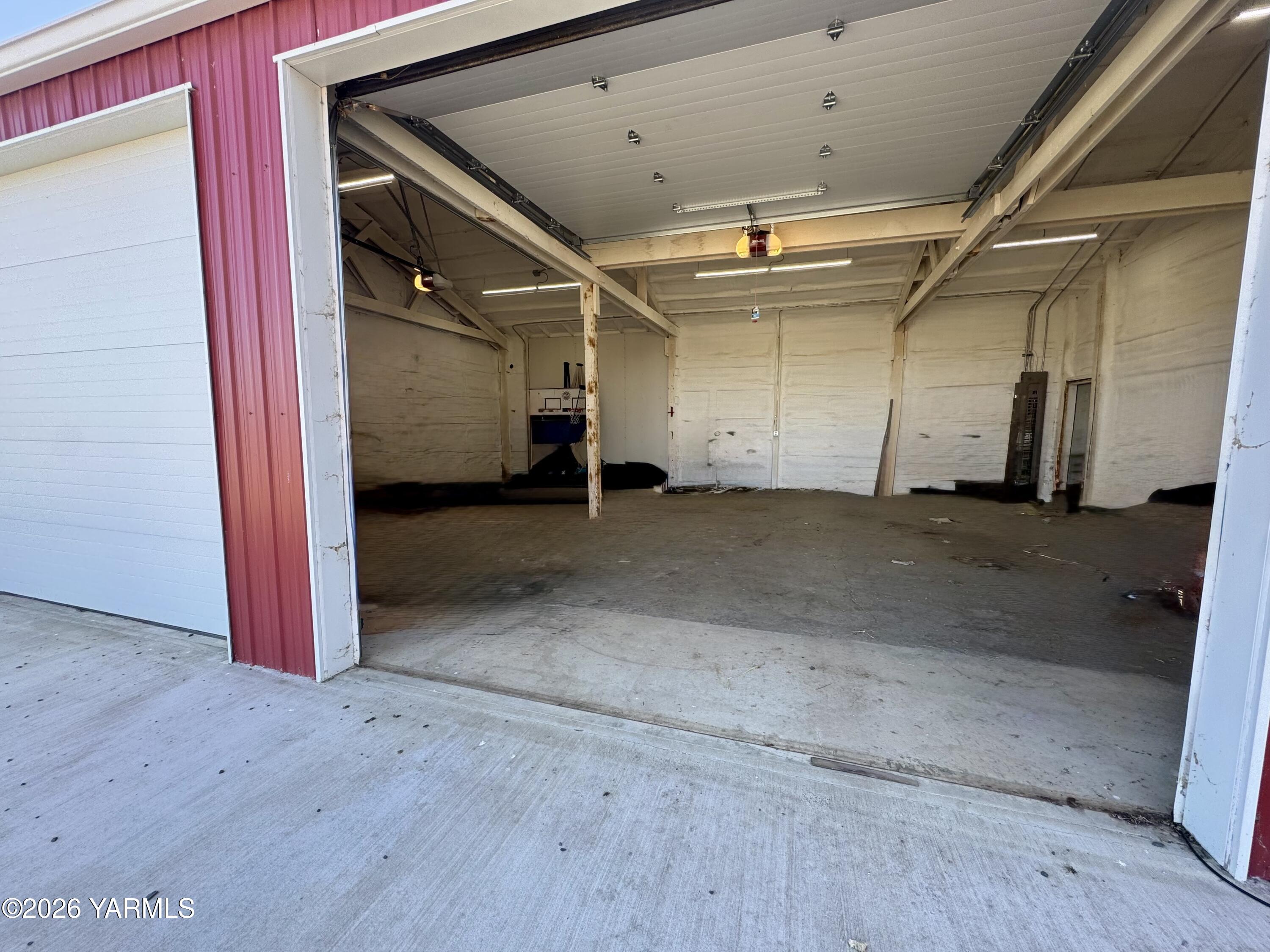 Nka Yost Road Toppenish, WA 98948 - Photo 10 of 18 Inside North Bays