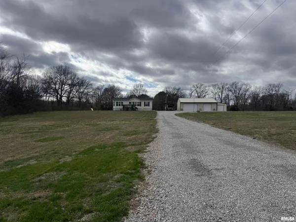 $235,000 | 11271 West Center Road, Mulkeytown, IL 62865