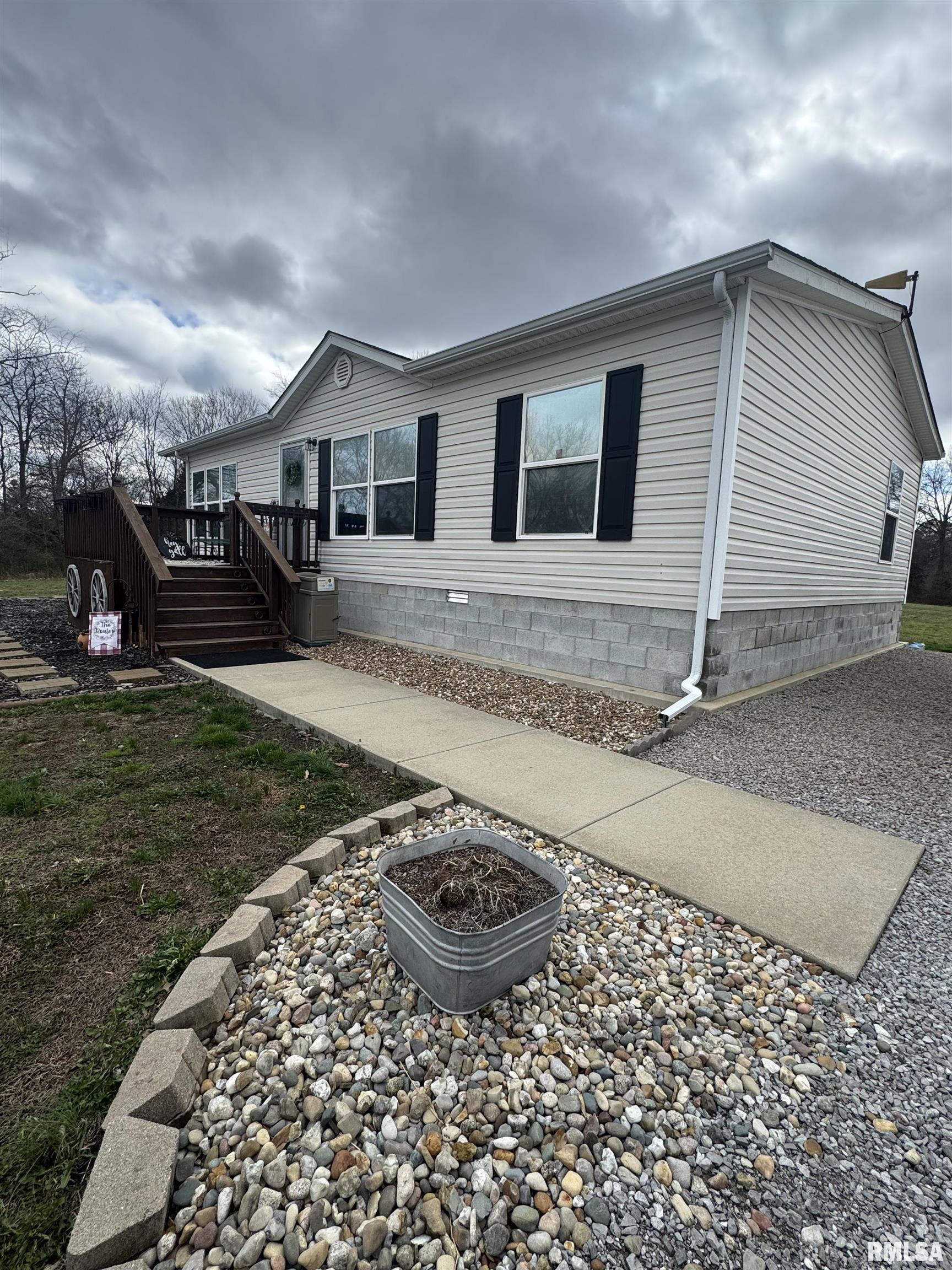 11271 West Center Road Mulkeytown, IL 62865 - Photo 3 of 28