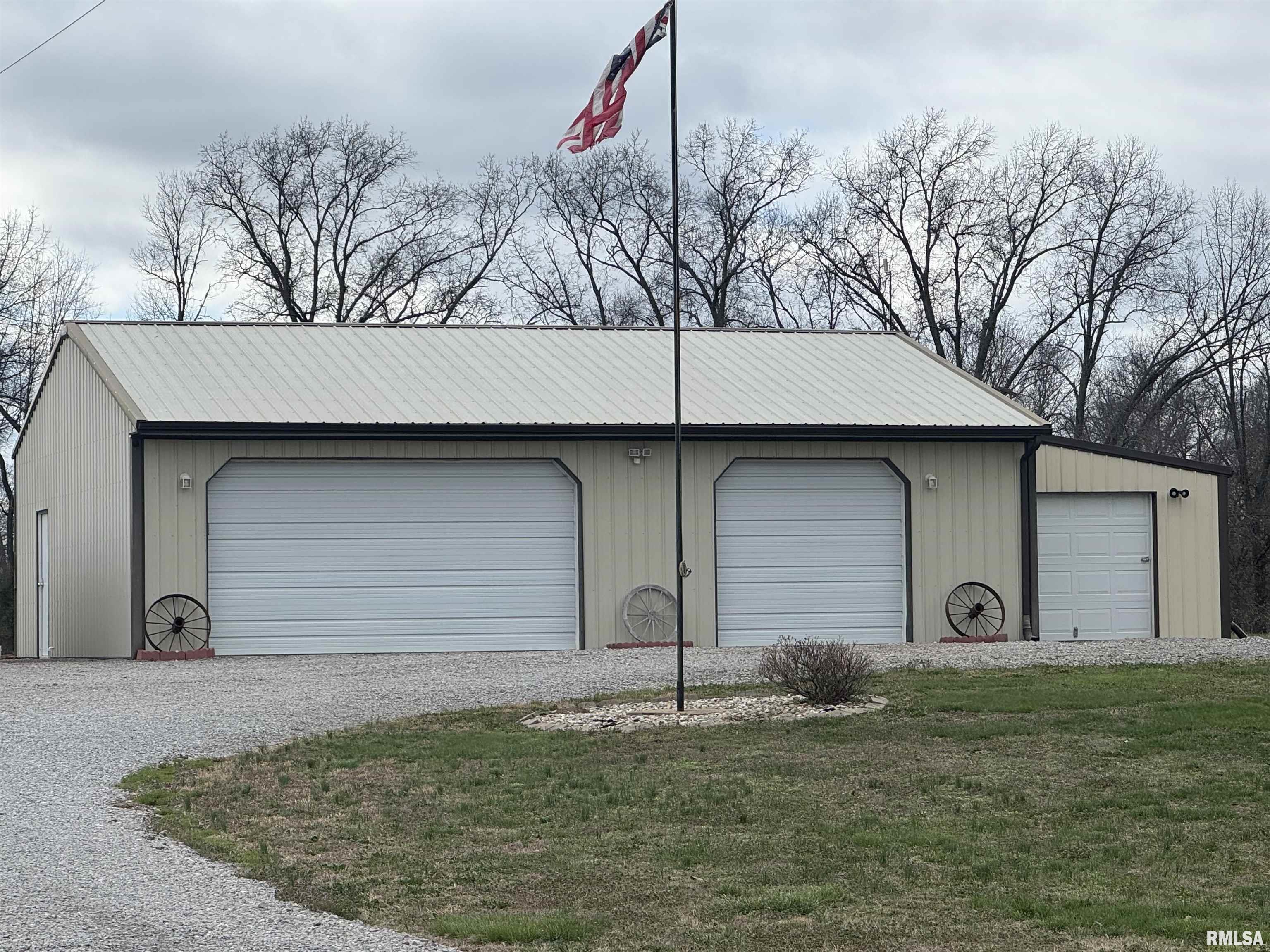 11271 West Center Road Mulkeytown, IL 62865 - Photo 4 of 28