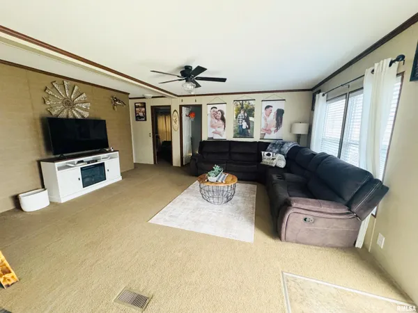 $230,000 | 11271 West Center Road, Mulkeytown, IL 62865