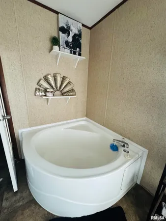 $230,000 | 11271 West Center Road, Mulkeytown, IL 62865