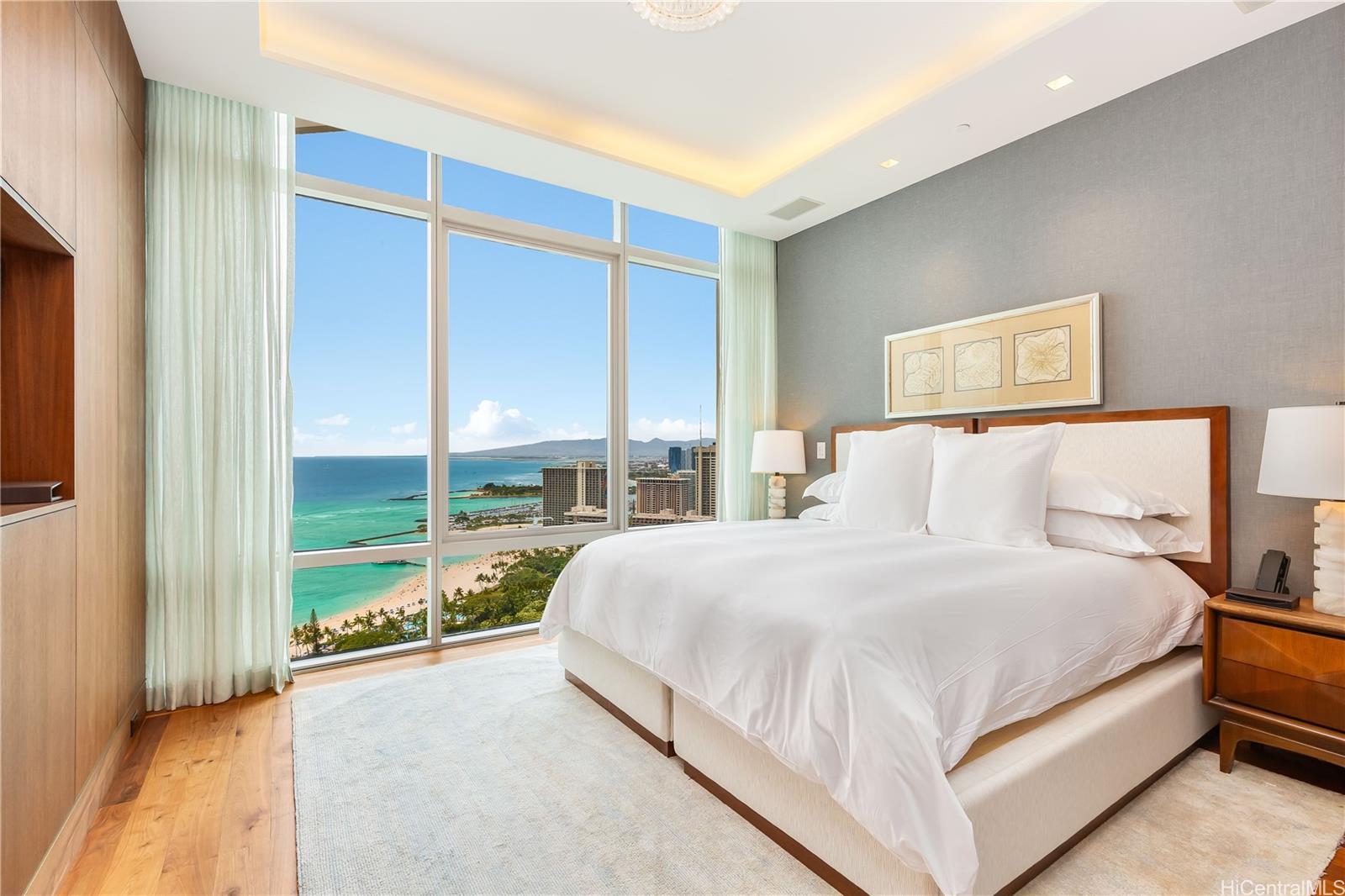 223 Saratoga Road, Unit PHD Honolulu, HI 96815 - Photo 17 of 25 a bedroom with a large bed and a large window