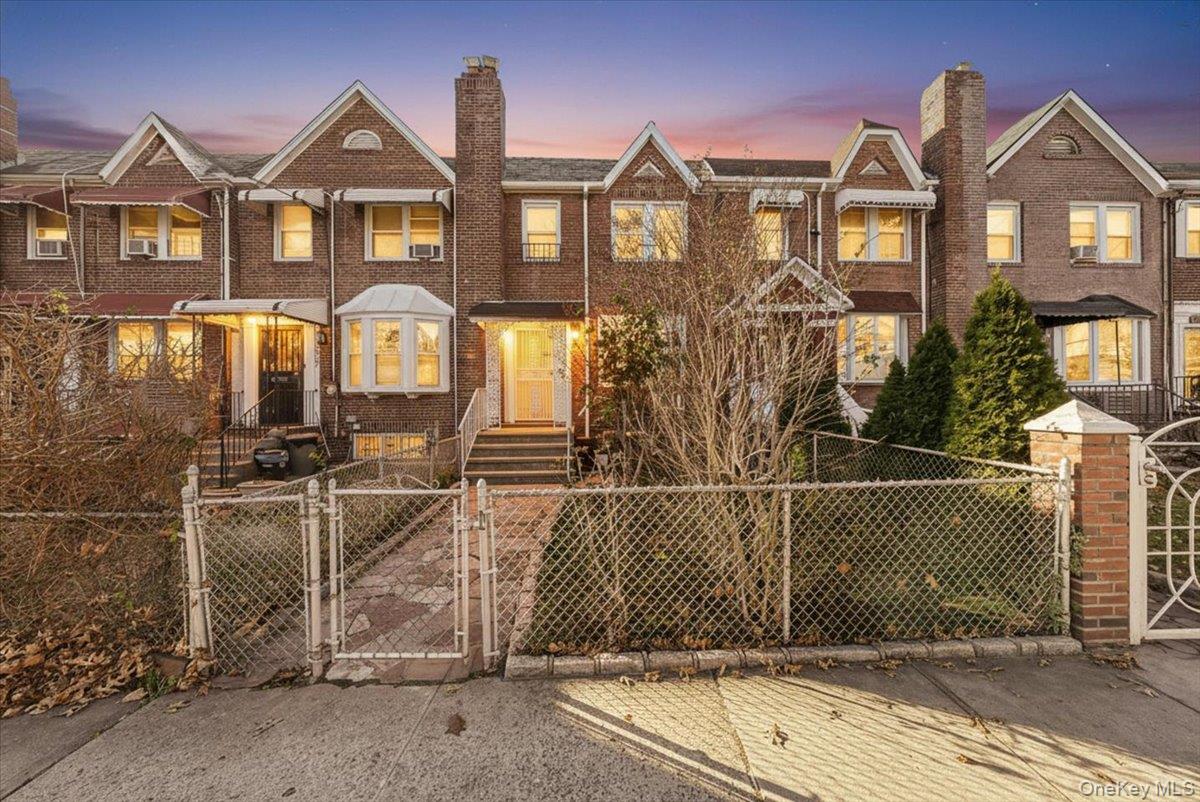 4309 Edson Avenue Bronx, NY 10466 - Photo 25 of 26 a front view of a house