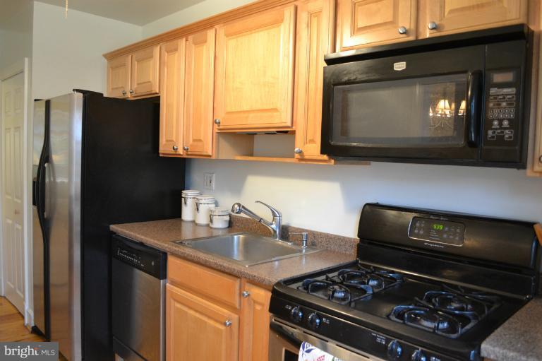 404 Murdock Road Baltimore, MD 21212 - Photo 8 of 29 Kitchen