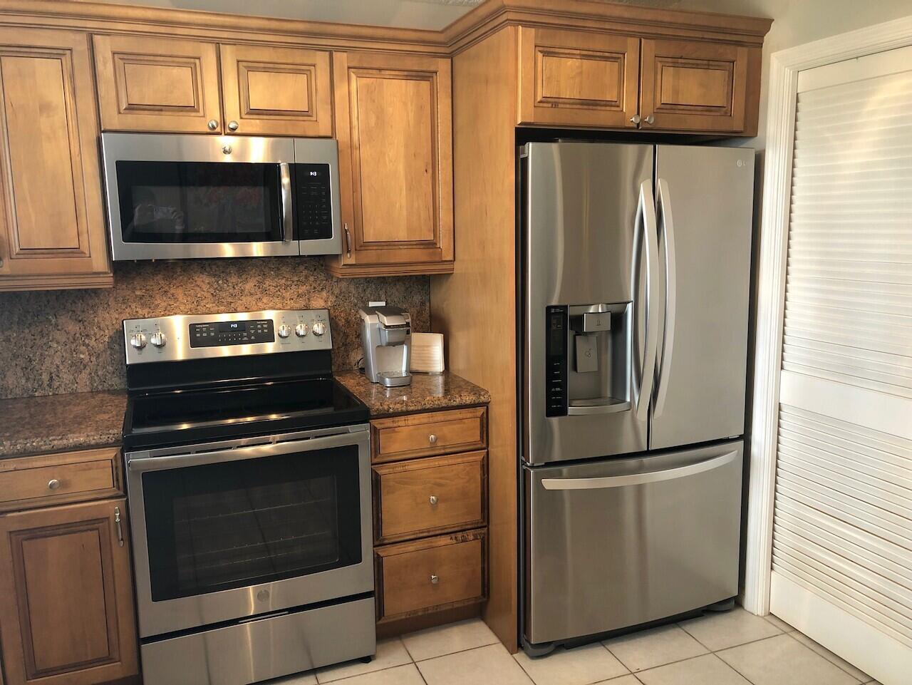 3040 Lake Shore Drive, Unit 504 Riviera Beach, FL 33404 - Photo 12 of 60 LHC 504 - 10