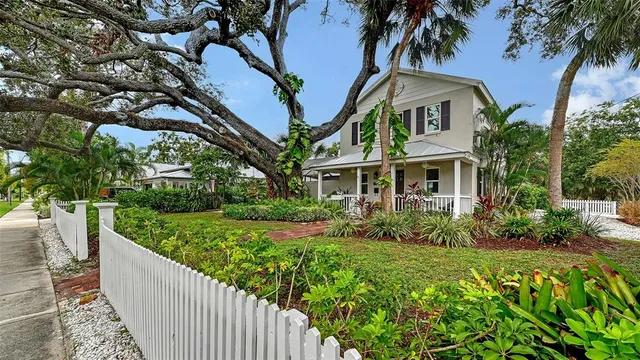 $1,725,000 | 1685 6th Street, Sarasota, FL 34236