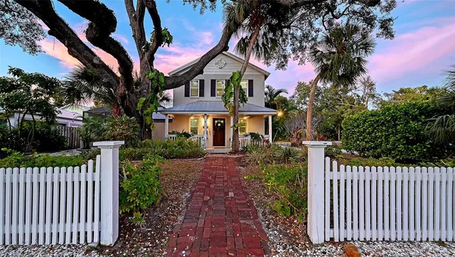 $1,725,000 | 1685 6th Street, Sarasota, FL 34236