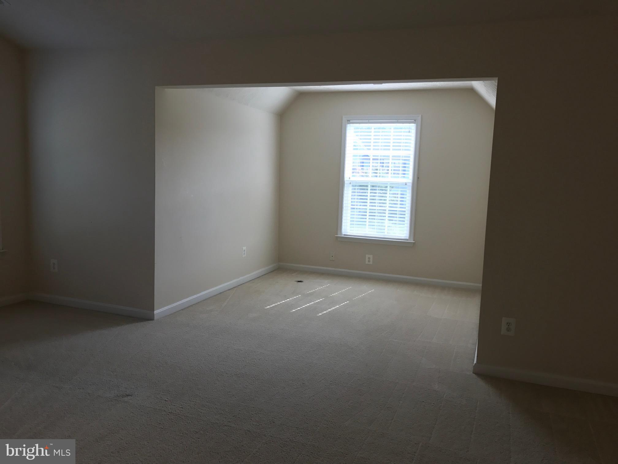 35311 Pheasant Ridge Road Locust Grove, VA 22508 - Photo 11 of 20 Bright master sitting area