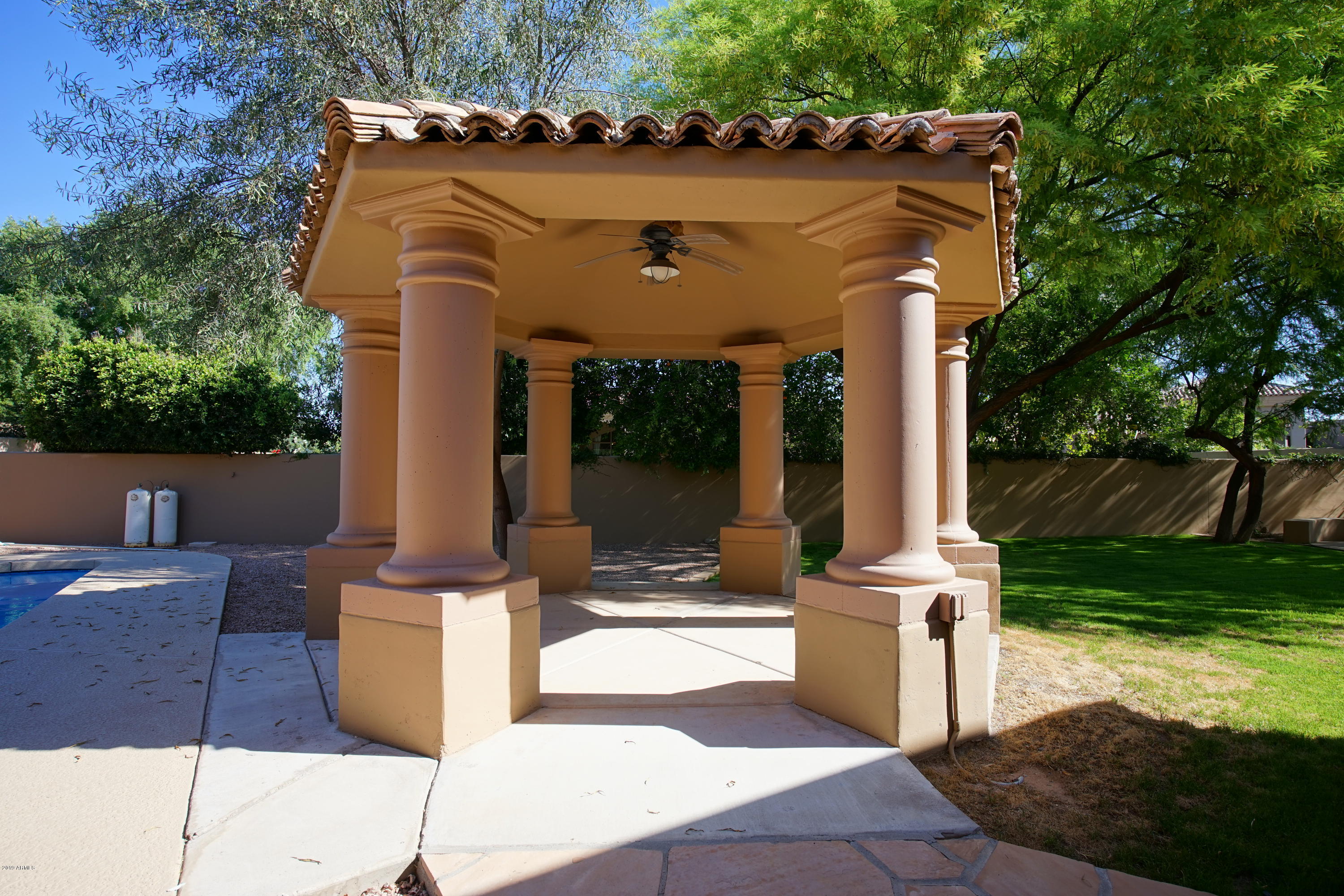 1225 East Warner Road, Unit 6 Tempe, AZ 85284 - Photo 65 of 86 a front view of a house with garden