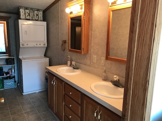 10504 Center Road Traverse City, MI 49686 - Photo 14 of 26 1854519-13.JPG