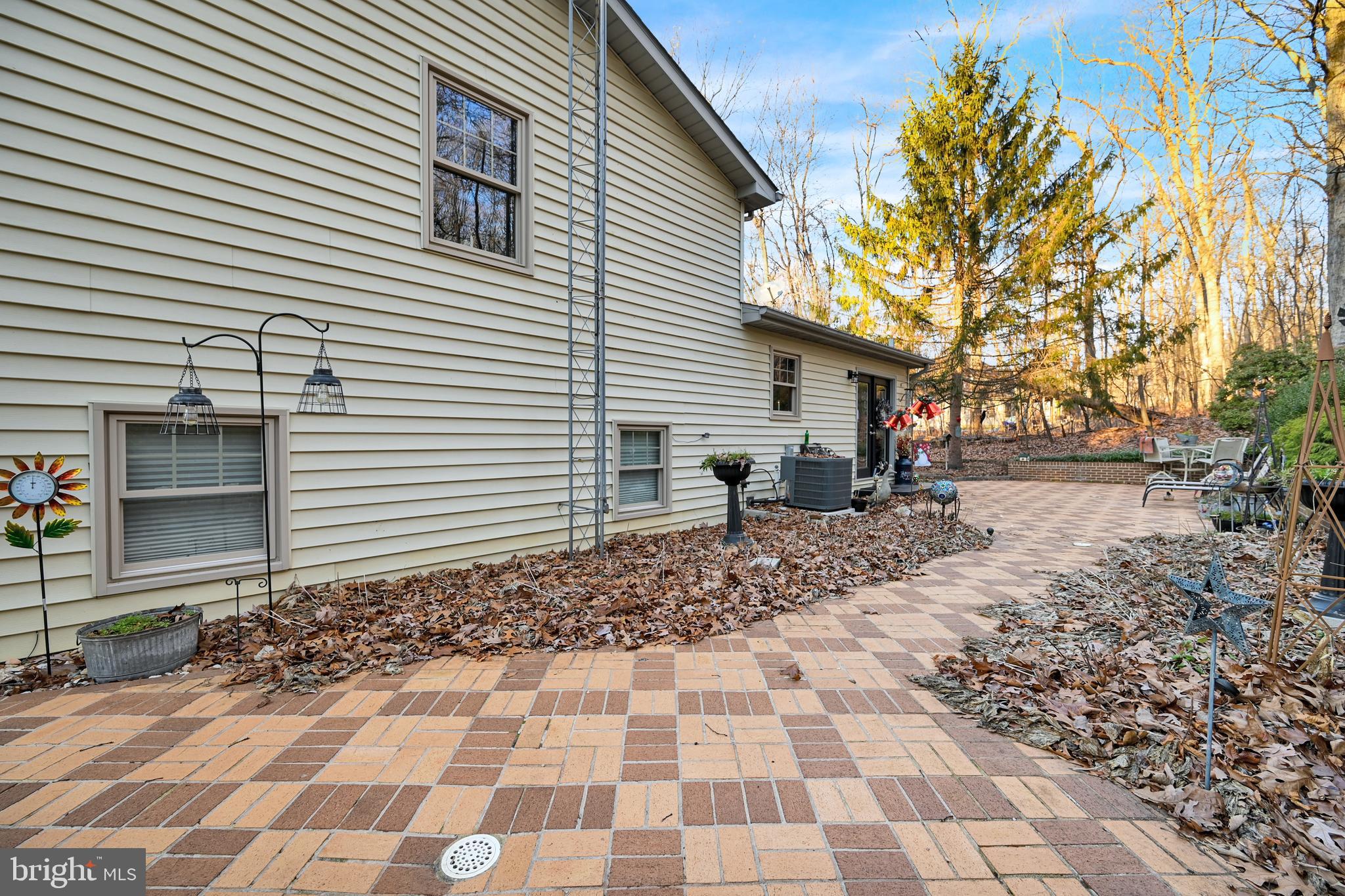 2697 Stoverstown Road Spring Grove, PA 17362 - Photo 20 of 38 a backyard of a house