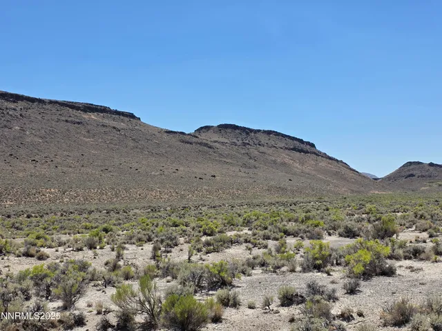 a view of a dry field