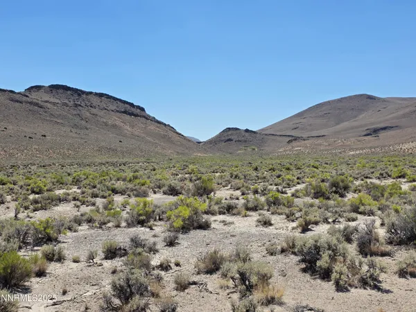 a view of a dry field