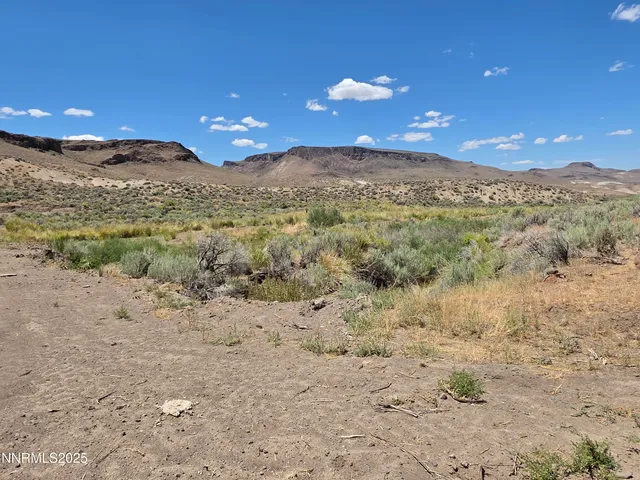 a view of a sky view