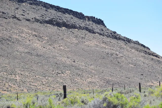 a view of a dry field