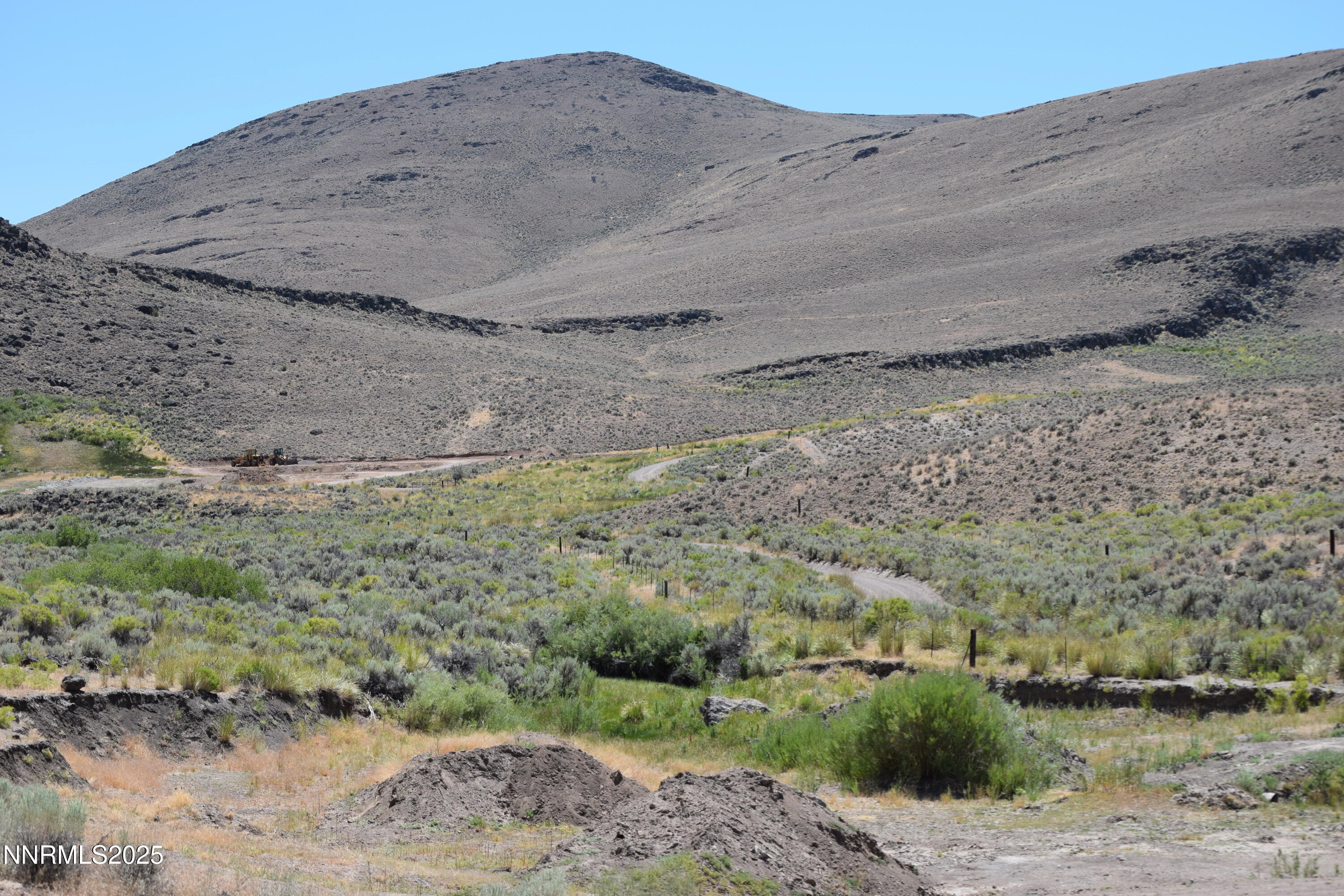 3304 High Rock Road, Unit HIGH ROCK ROAD APPROX 4 2 MILES Reno, NV 89510 - Photo 47 of 49 a view of a dry yard with wooden fence