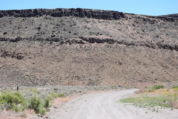 a view of a dry field