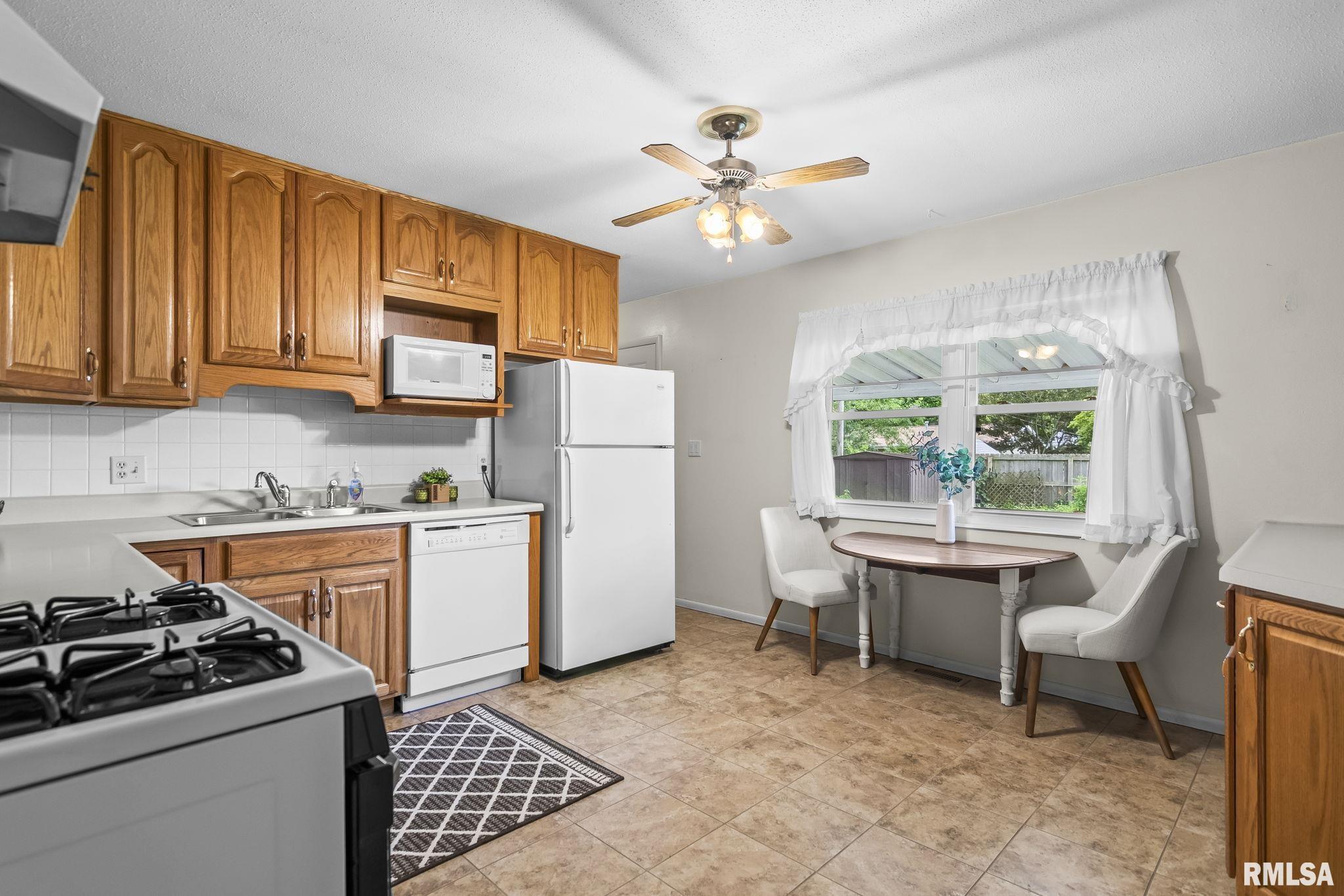 49 Westminster Road Chatham, IL 62629 - Photo 9 of 31