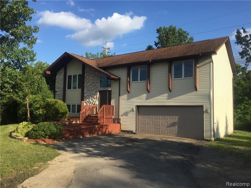 6029 Elizabeth Lake Road Waterford, MI 48327 - Photo 1 of 15