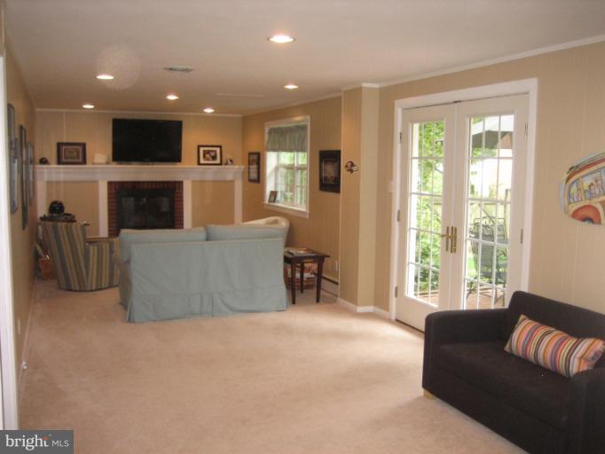 4645 Roundhill Road Ellicott City, MD 21043 - Photo 7 of 20 Family Room