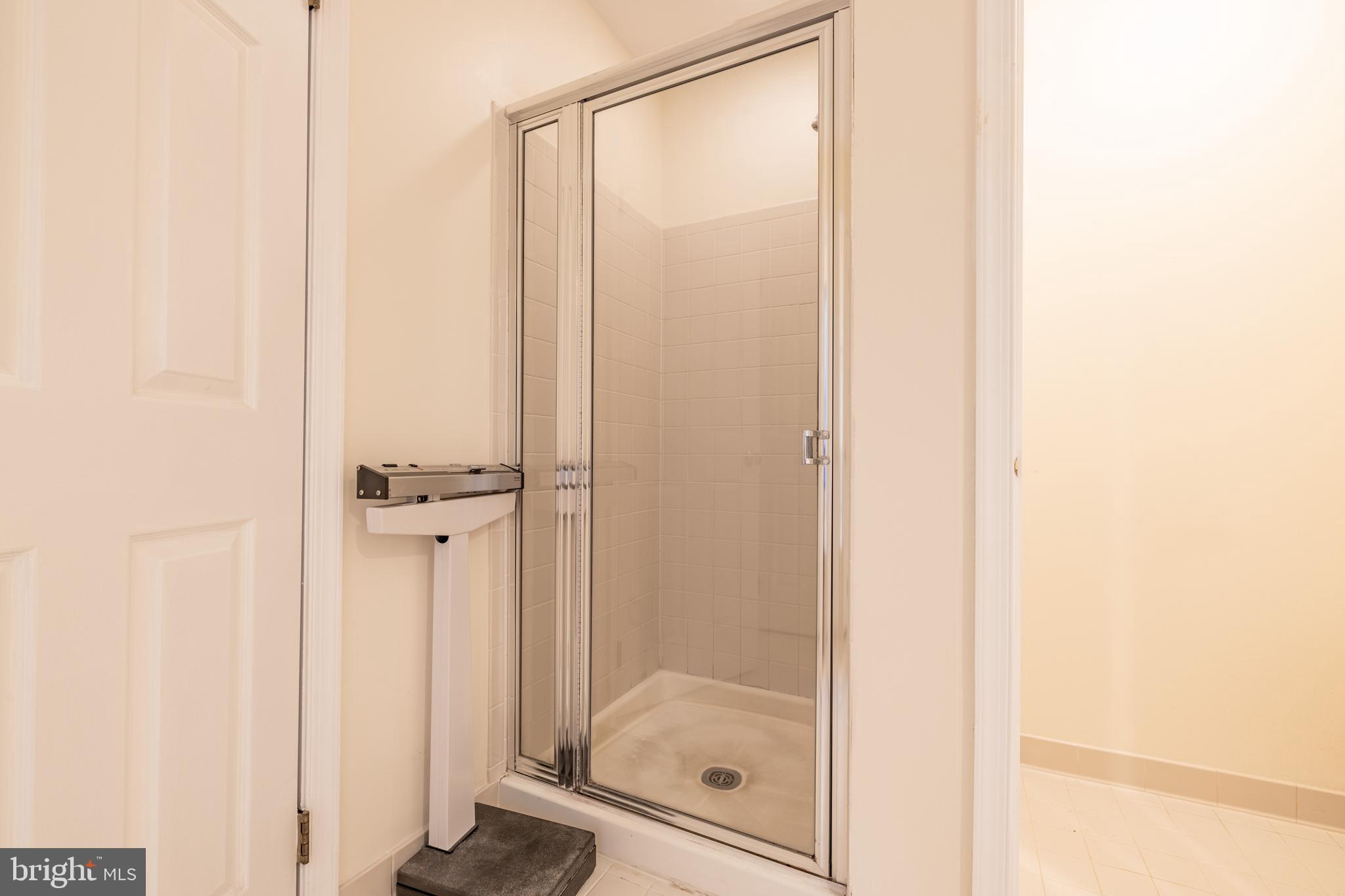 12107 Apache Tears Circle Laurel, MD 20708 - Photo 15 of 33 master bath