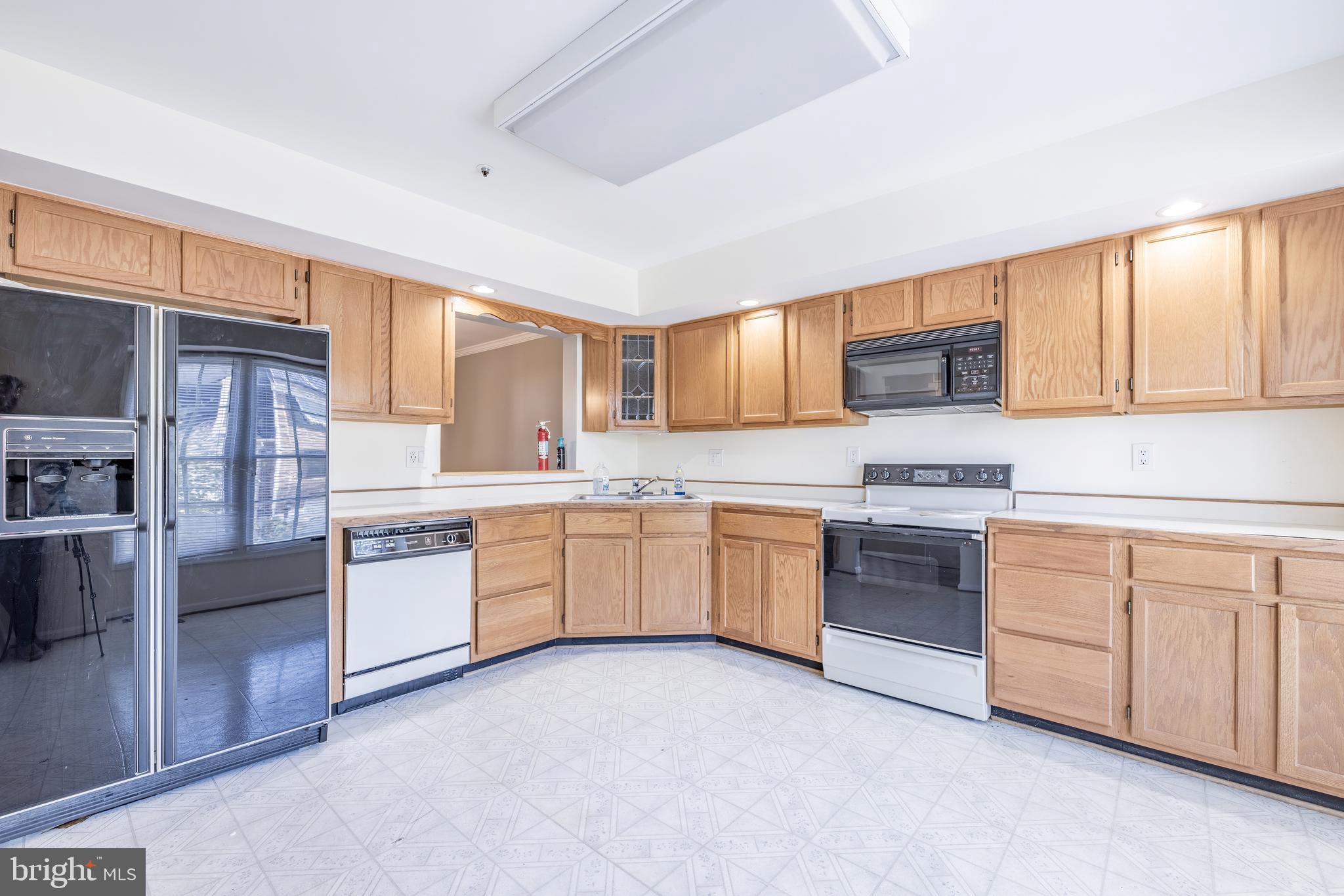 12107 Apache Tears Circle Laurel, MD 20708 - Photo 19 of 33 kitchen