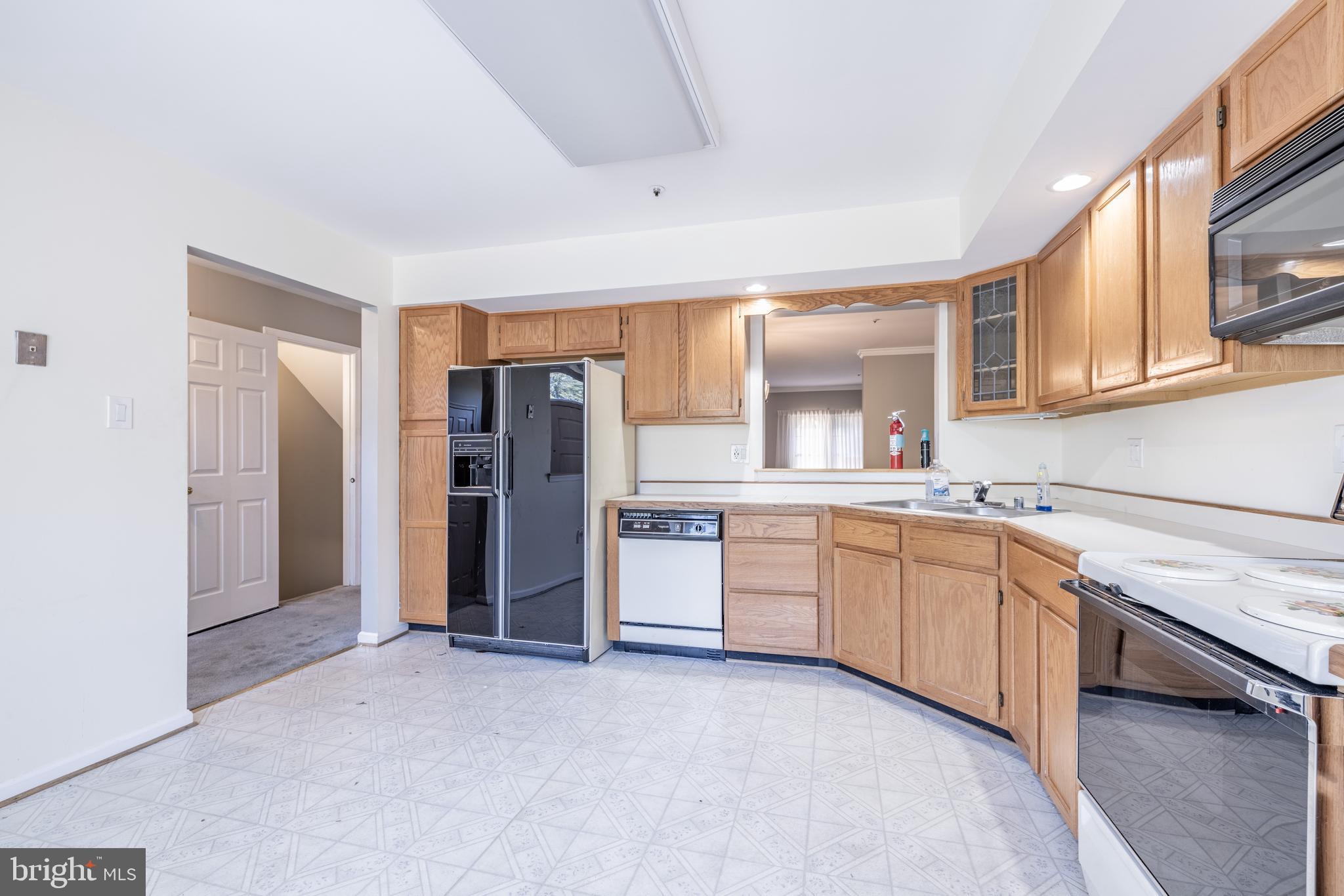 12107 Apache Tears Circle Laurel, MD 20708 - Photo 20 of 33 kitchen