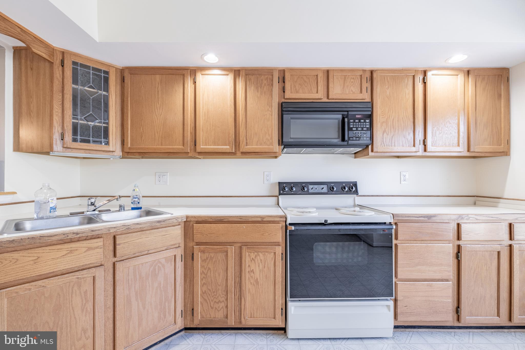 12107 Apache Tears Circle Laurel, MD 20708 - Photo 22 of 33 kitchen