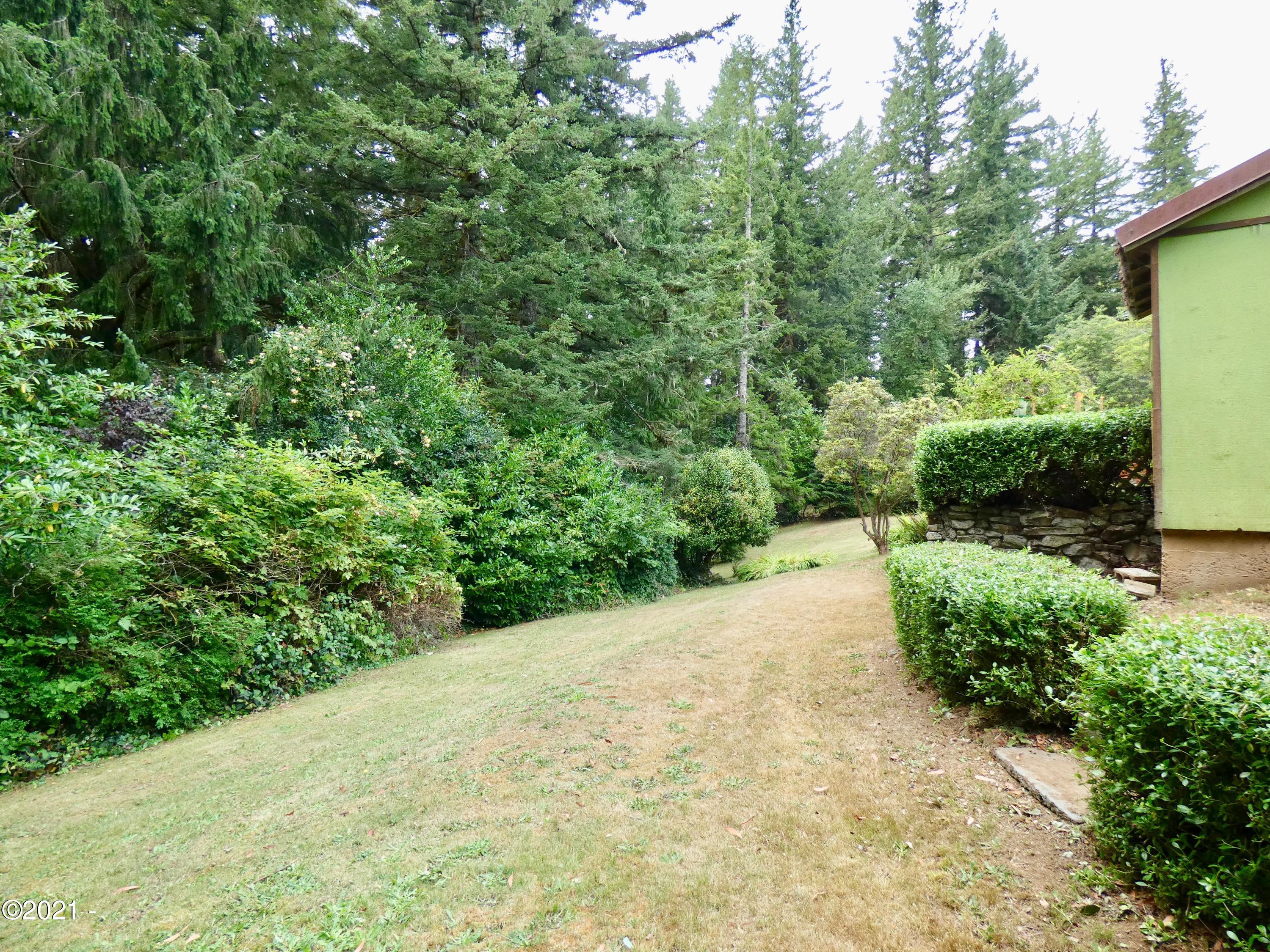 420 Elk City Road Toledo, OR 97391 - Photo 20 of 26 Backyard