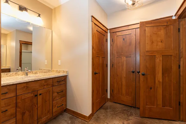 $1,420,000 | 771 Zumbro Oaks Lane Northwest, Oronoco, MN 55960