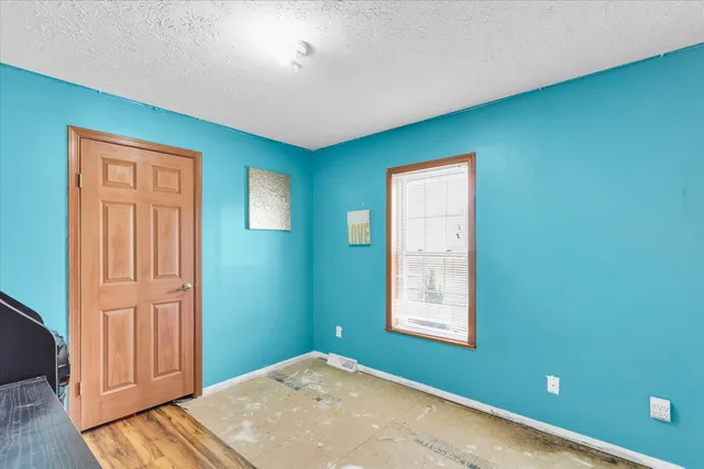 a black and white photo of a picture