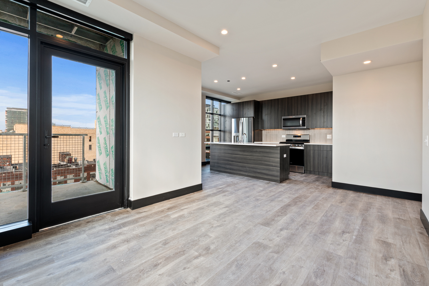 1123 West Randolph Street, Unit 401 Chicago, IL 60607 - Photo 7 of 12