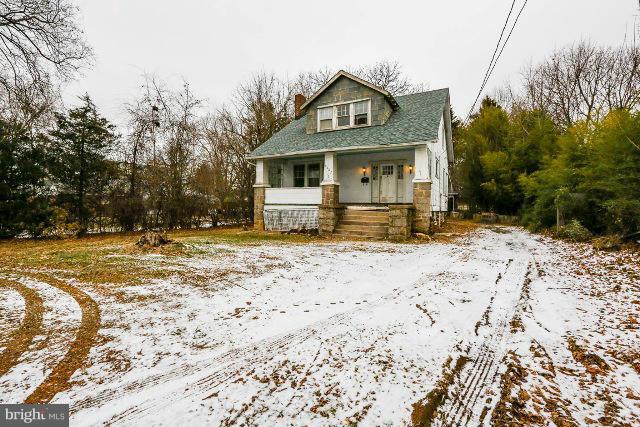 8402 Liberty Road Baltimore, MD 21244 - Photo 25 of 26 a front view of a house with a yard