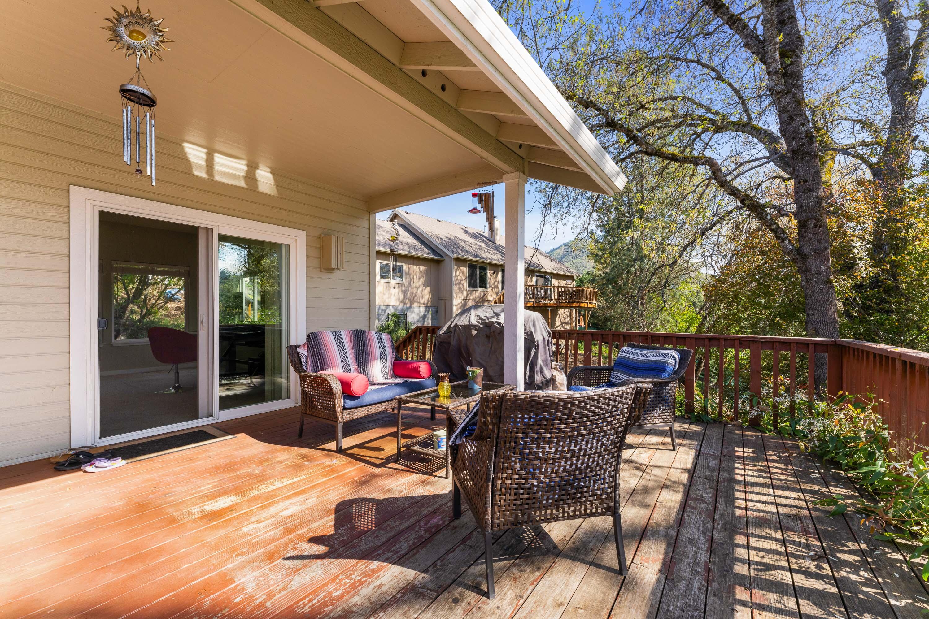 105 Cedar Ridge Terrace Rogue River, OR 97537 - Photo 20 of 23 a outdoor space with furniture