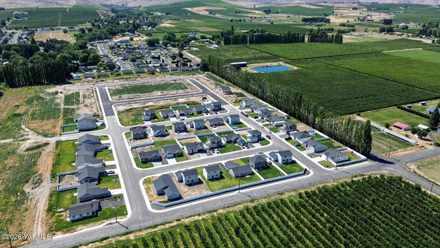 $377,000 | 433 Pear Drive, Unit LOT 27, Tieton, WA 98947