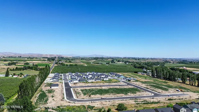 $377,000 | 433 Pear Drive, Unit LOT 27, Tieton, WA 98947